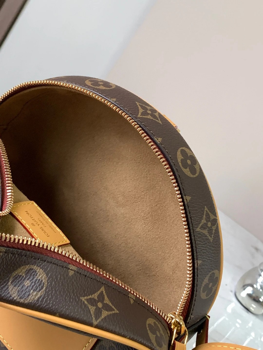 루이비통 M45647 Boite Chapeau 수플 MM