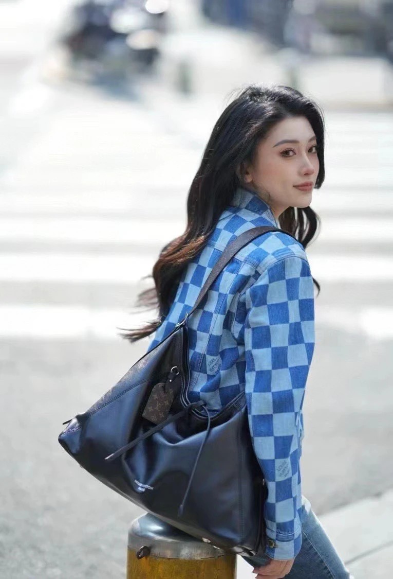 루이비통 M25143 뉴 캐리올 다크 MM
