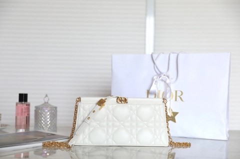 Dior Caro Colle Noire 클러치 위드 체인 라떼 까나주 S5166UDBB