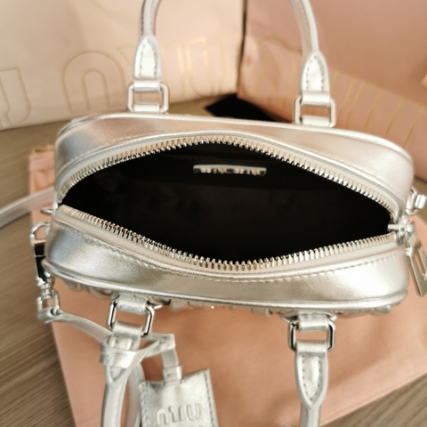 Miu Miu Arcadie 마틀라세 나파 가죽 백 5BB123 실버 M1