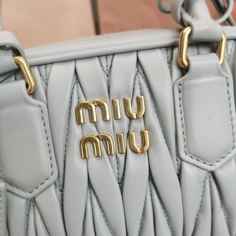 Miu Miu Arcadie 마틀라세 나파 가죽 백 5BB123 콘플라워 M1