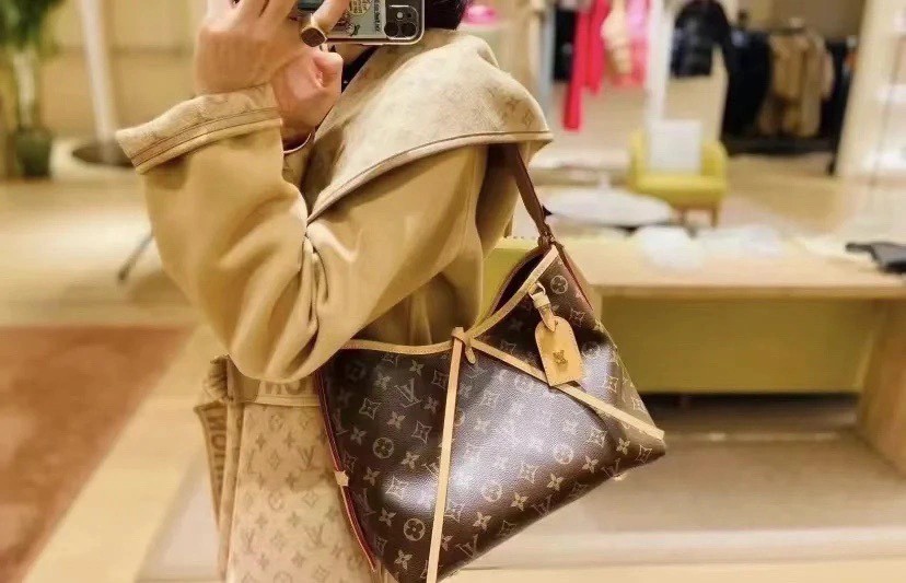 루이비통 M45985 다이앤 사첼백