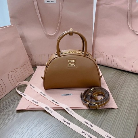 Miu Miu 5BB157 Schwarz Henkeltasche Aus Leder 카라멜 M1