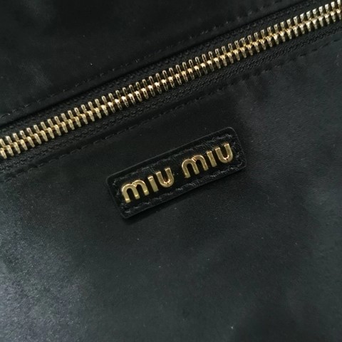 미우미우 5BB117_2DDJ_F0002_V_OOO 가죽 보백 블랙 M1