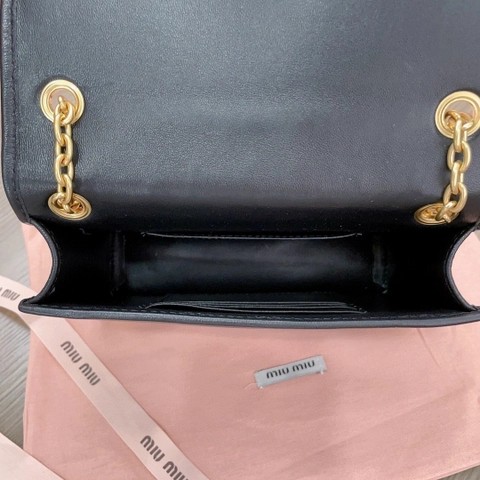 Miu Miu 5BP065 마테라세 나파 가죽 미니 백 샌드 화이트 M1