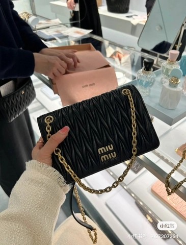 Miu Miu 5BP065 마테라세 나파 가죽 미니 백 샌드 화이트 M1