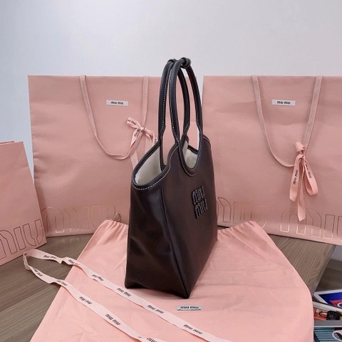 미우미우 5BA284_2DDJ_F0002_V_OOO 블랙 아이비 가죽 가방 M1