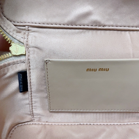 Miu Miu 마테라세 나파 가죽 숄더백 샌드 베이지 5BH226_N88_F0036_V_OOO M1