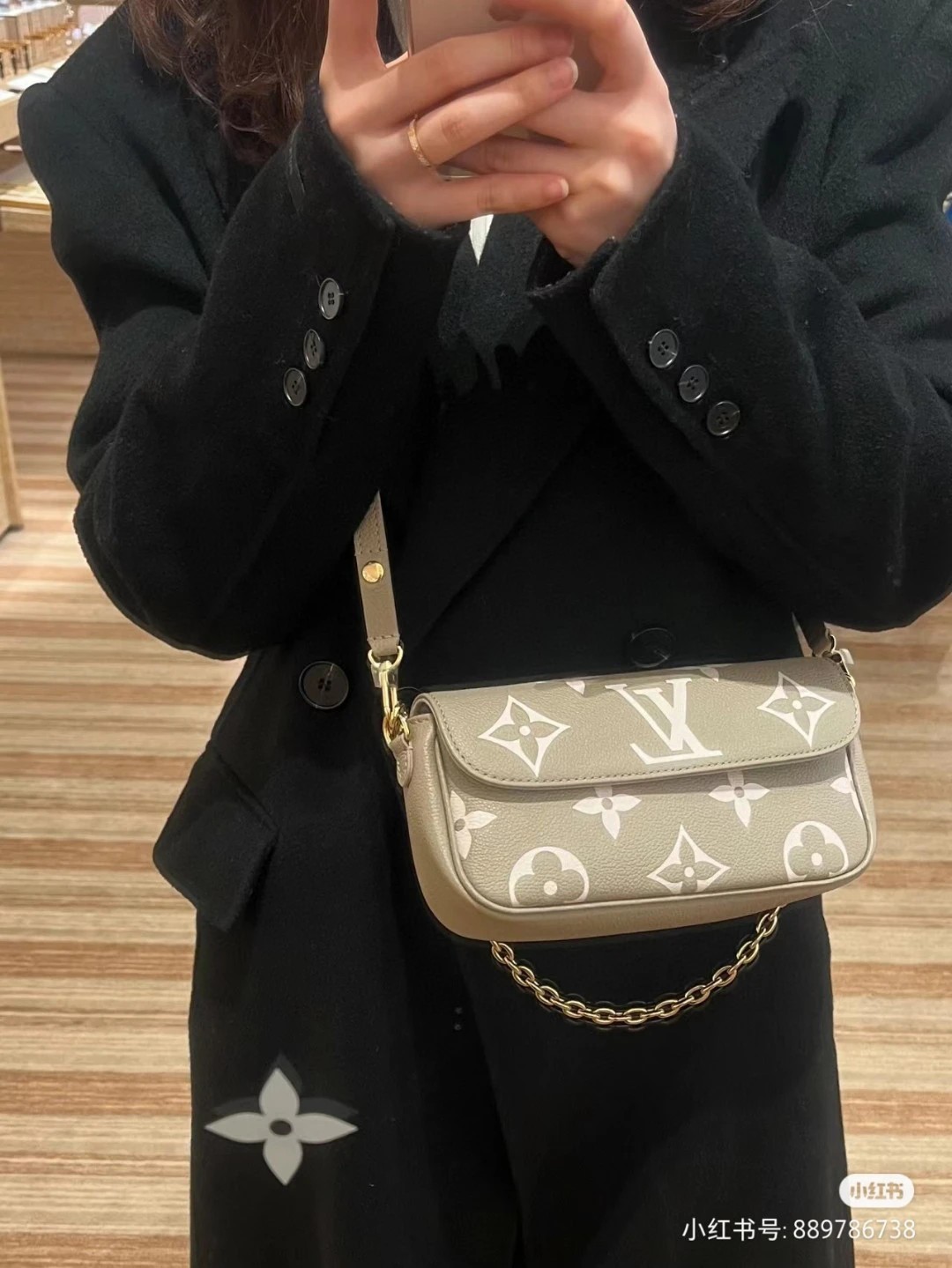 루이비통 M82211 월렛 온 체인 아이비 lv1