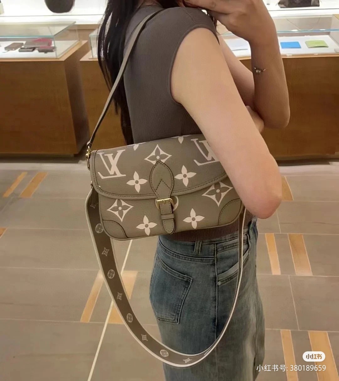 루이비통 M46583 다이앤 LV1
