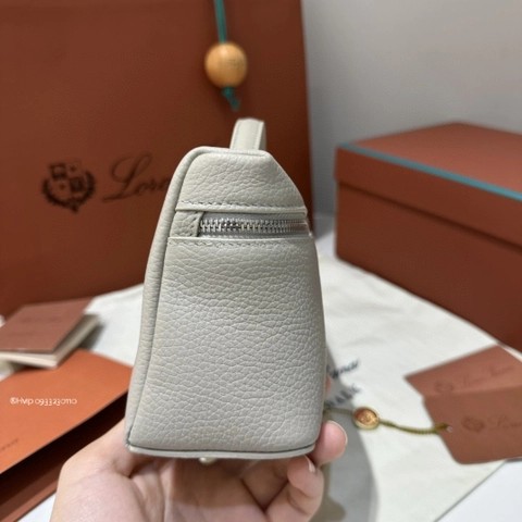 로로 피아나 엑스트라 포켓 L19 그레인드 카프스킨 FAN4045