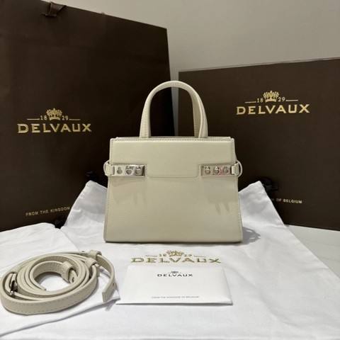 Delvaux Tempête Crush Small Silky 카프스킨 화이트