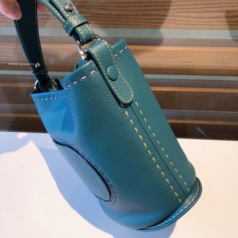 Delvaux 배터리 미니 버킷 Surpiquéen Taurillon Soft AA0607ATT0ADNDO