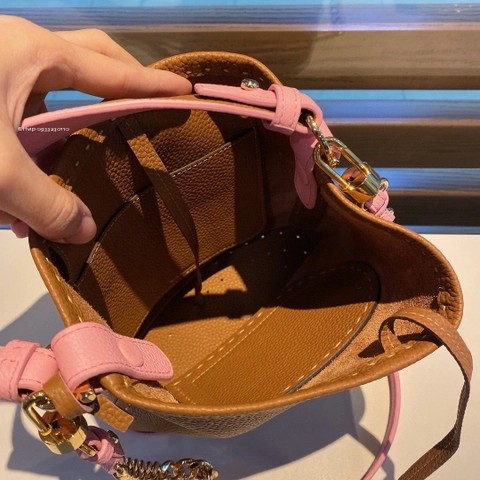 Delvaux 배터리 미니 버킷 Surpiquéen Taurillon Soft AA0607ATT0ADNDO