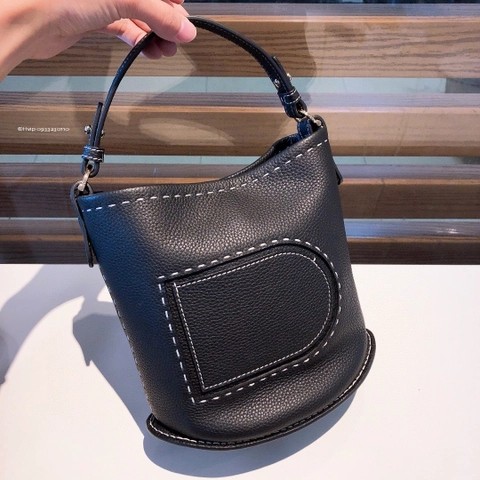 Delvaux 배터리 미니 버킷 Surpiquéen Taurillon Soft AA0607ATT0ADNDO