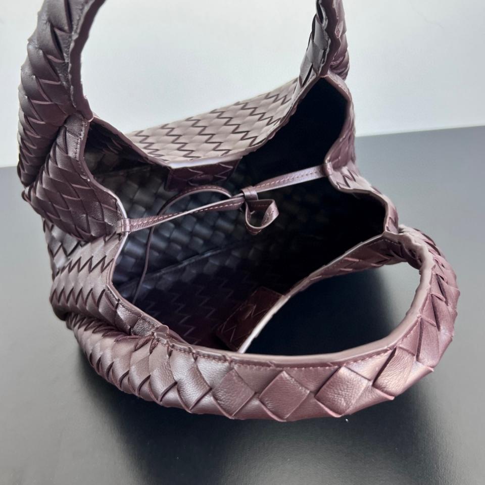 보테가 베네타 스몰 캄파나 다크 바롤로 854248V4 28x16x15cm