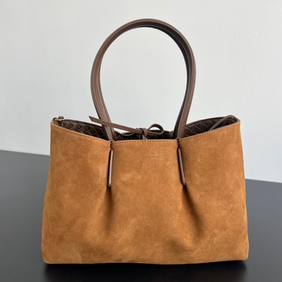 보테가베네타 피나코테카 솔방울 854371 34*20*14cm