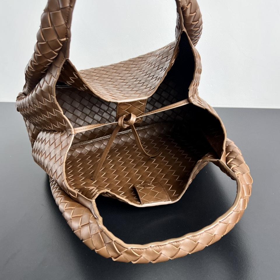 보테가 베네타 라지 캄파나 솔방울 844250V4 39x25x18.5cm