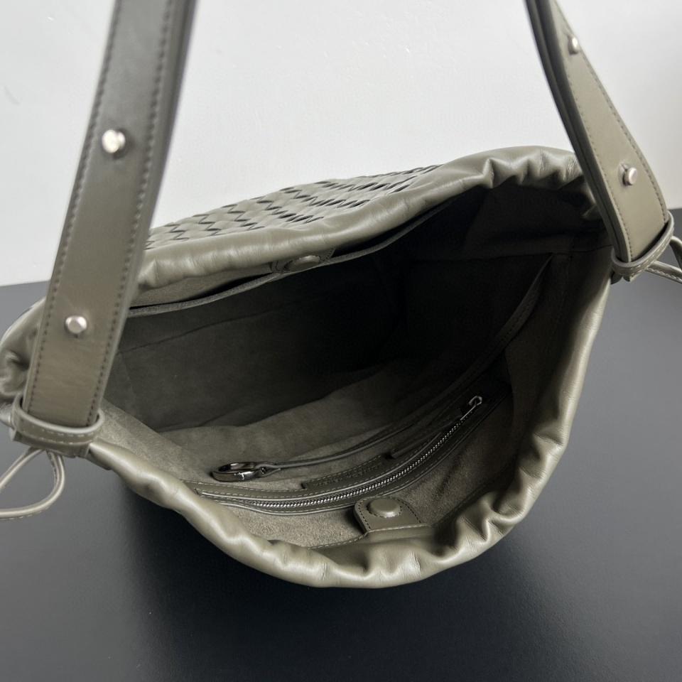 보테가 베네타 인트레치아토 비블리오테카 버킷 사이프러스 836020 33*24*14cm