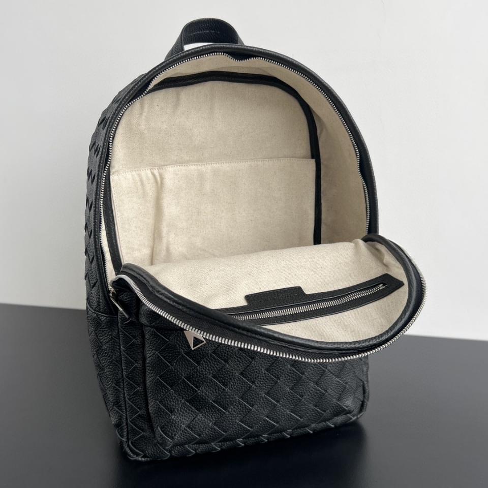 Bottega Veneta 인트레치아토 백팩 블랙 833158 46x30x14cm