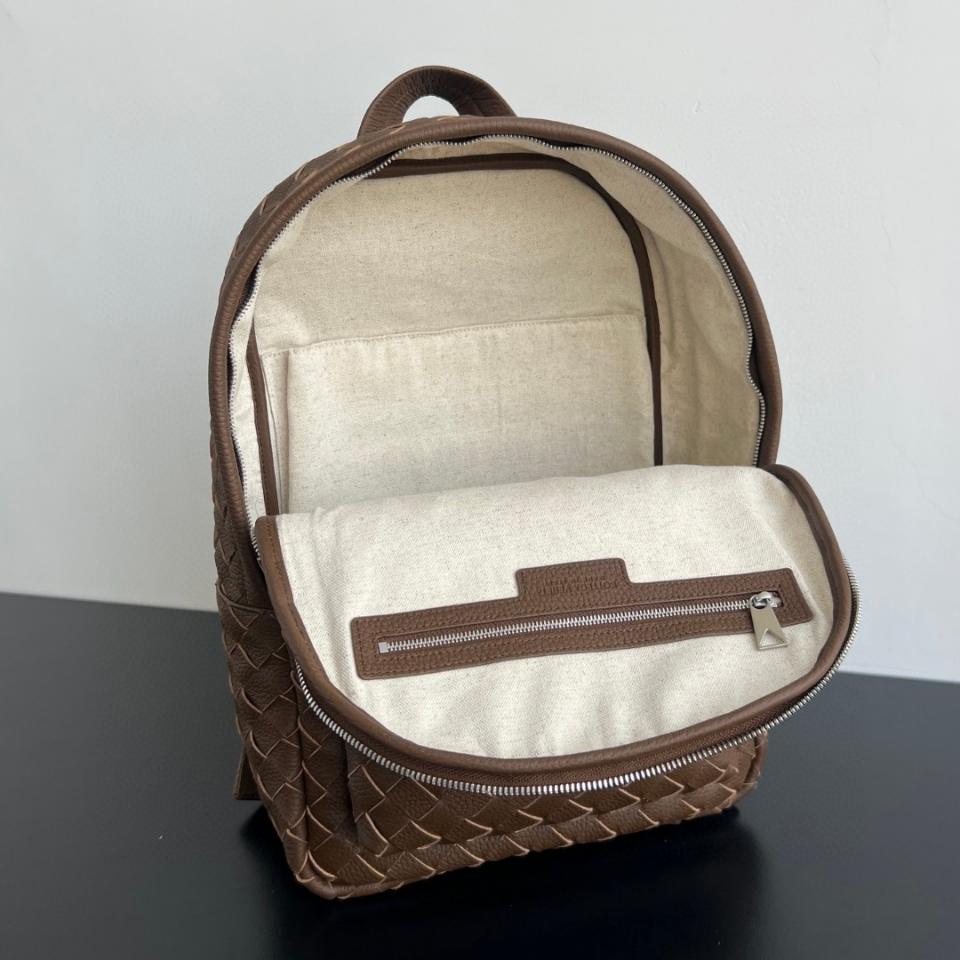 Bottega Veneta 인트레치아토 백팩 베이지 833158 46x30x14cm